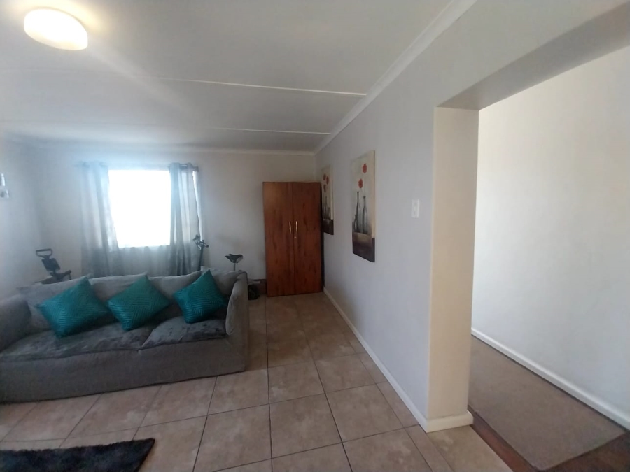 4 Bedroom Property for Sale in Rouxpark Western Cape